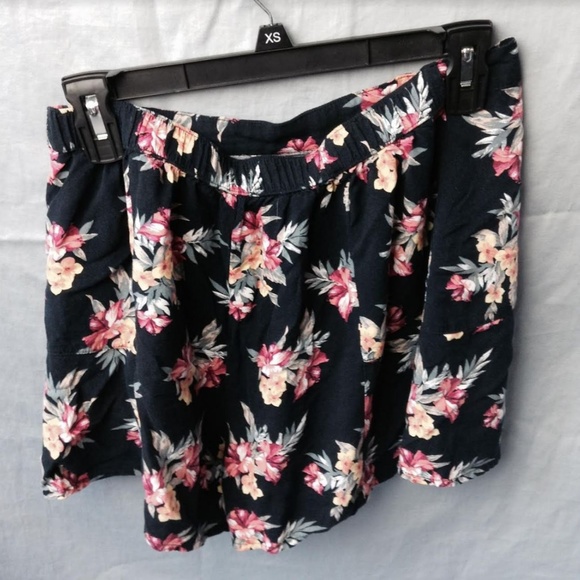Two Piece Floral Set (Crop Top & Shorts) Hollister - Picture 5 of 7